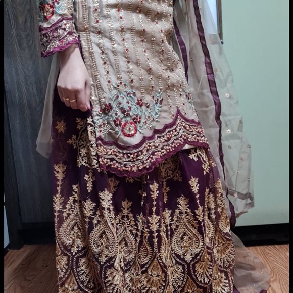 Indian Lehenga Purple with gold with beautiful full decor top. Wedding suit - Picture 4 of 6